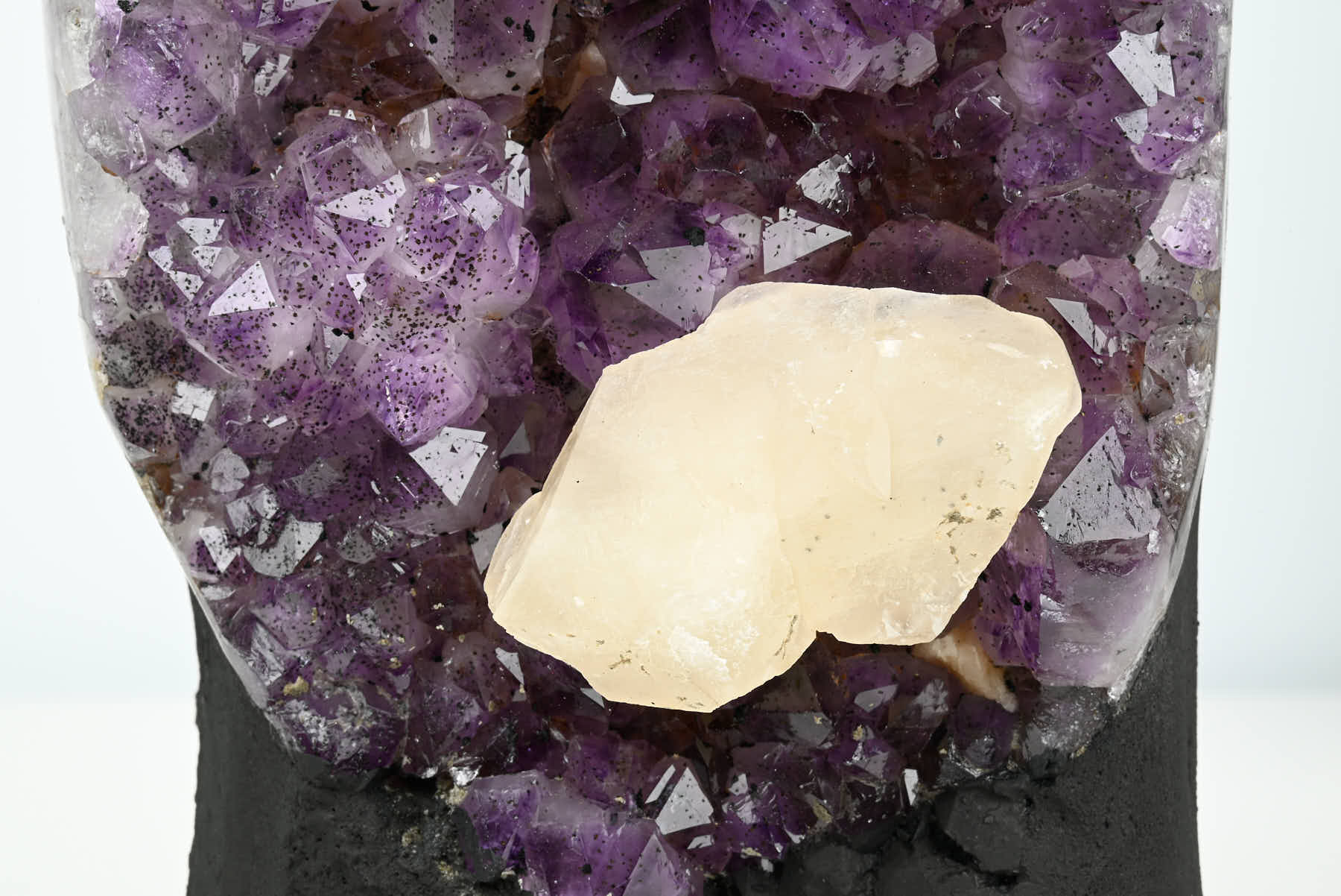 Extra Quality Amethyst Geode on Cement Base - 21.03kg, 42cm - #GEAMET-47006