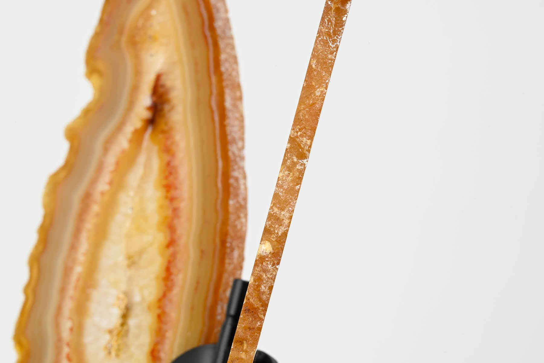 Natural Agate Butterfly on Stand - 0.83kg and 29cm Tall - #BUNATU-10021