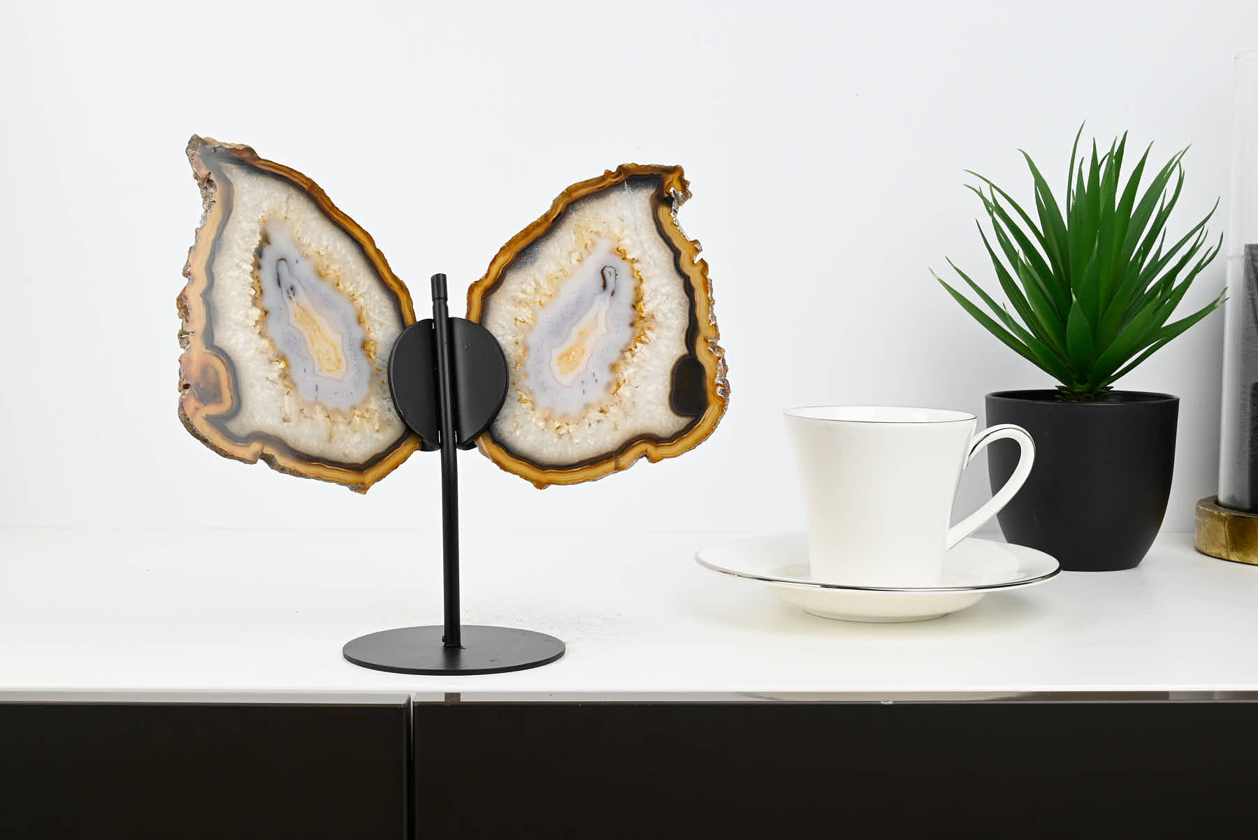 Natural Agate Butterfly on Stand - 0.58kg and 20cm Tall - #BUNATU-10017