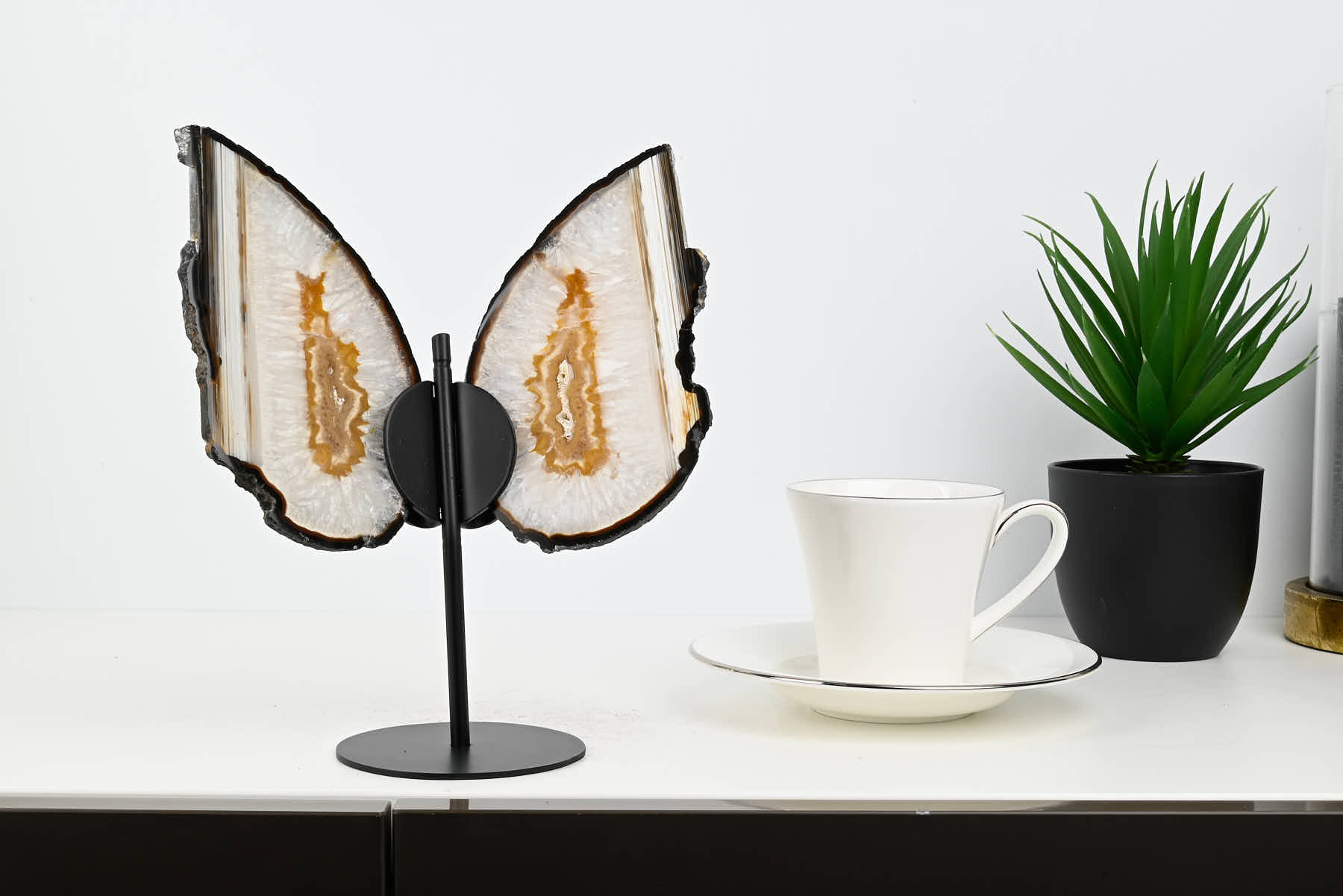 Natural Agate Butterfly on Stand - 0.59kg and 22cm Tall - #BUNATU-10016