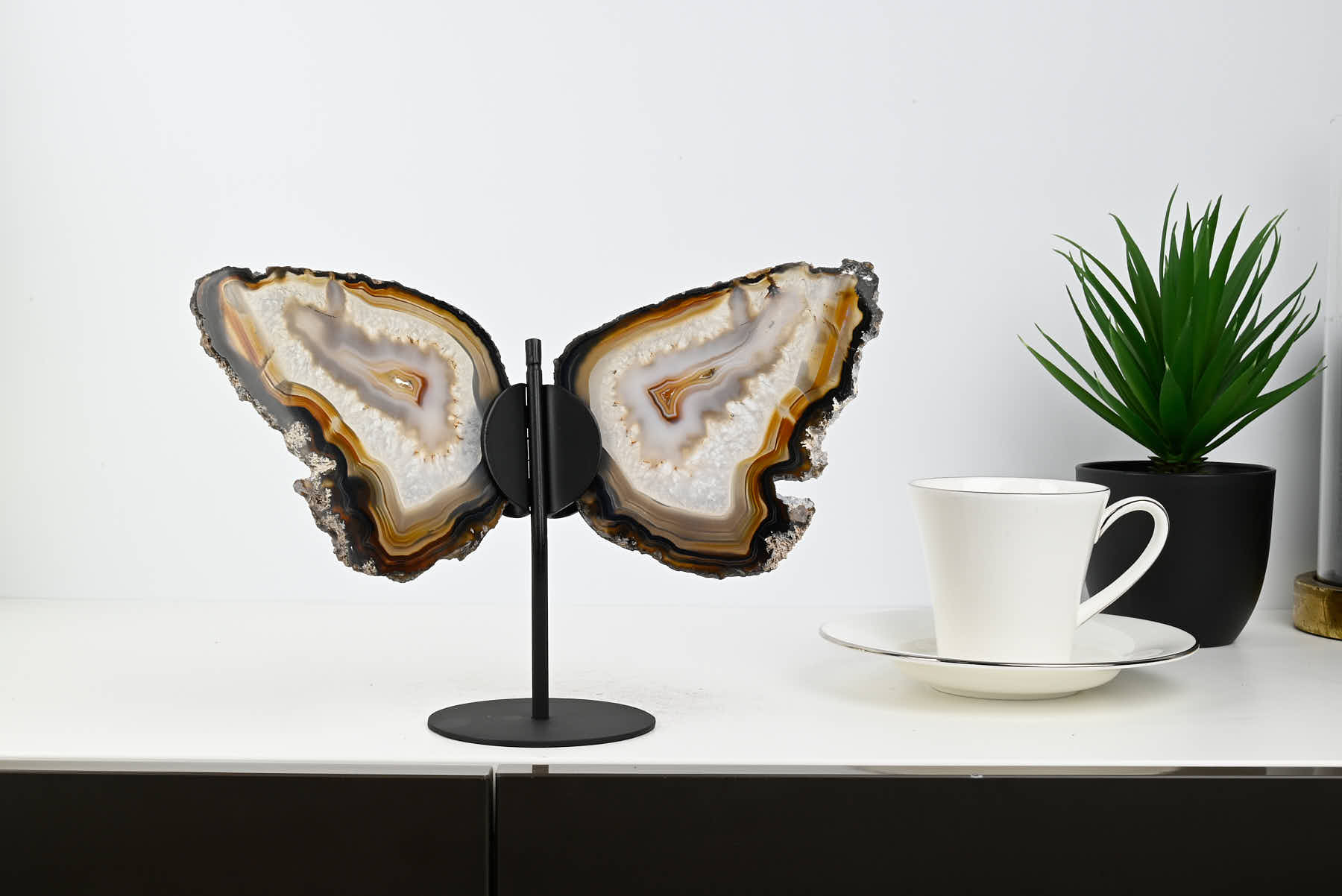 Natural Agate Butterfly on Stand - 0.57kg and 18cm Tall - #BUNATU-10018