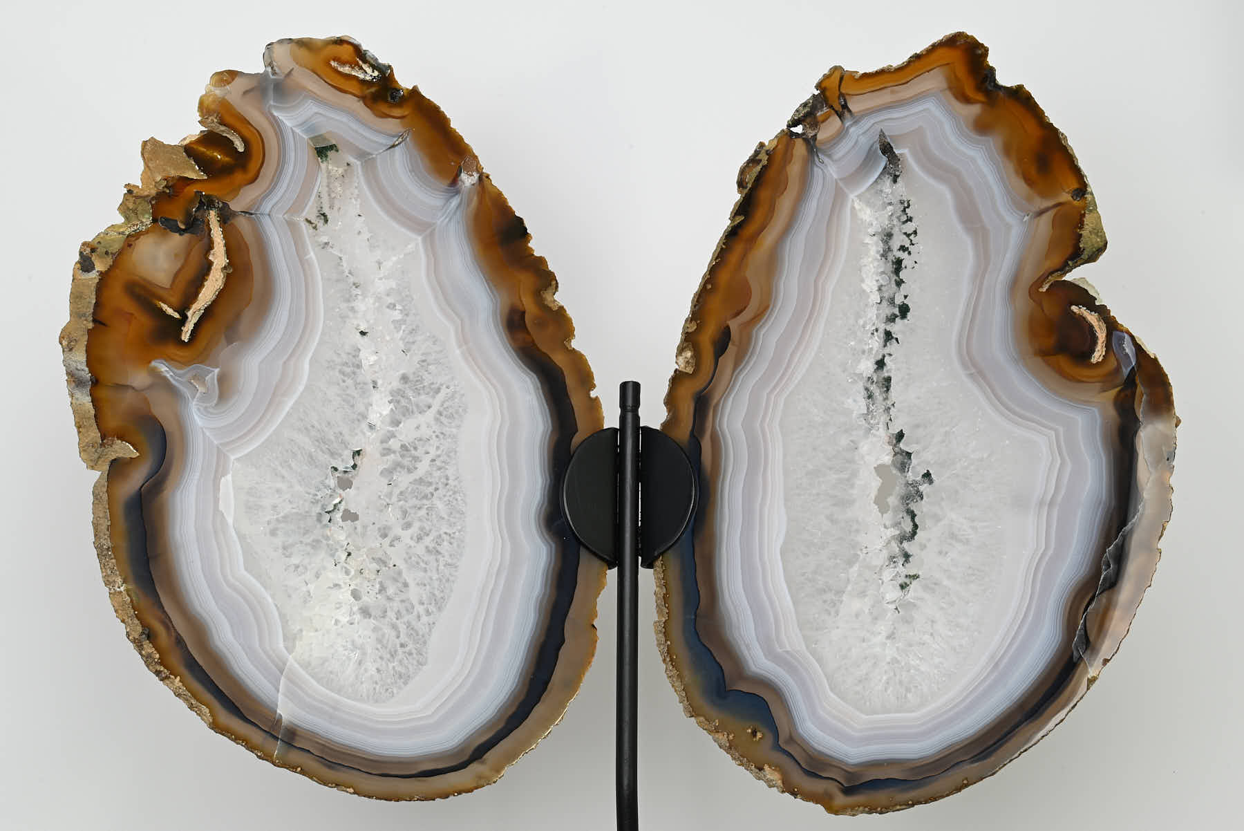 Natural Agate Butterfly on Stand - 2.54kg and 43cm Tall - #BUNATU-10008