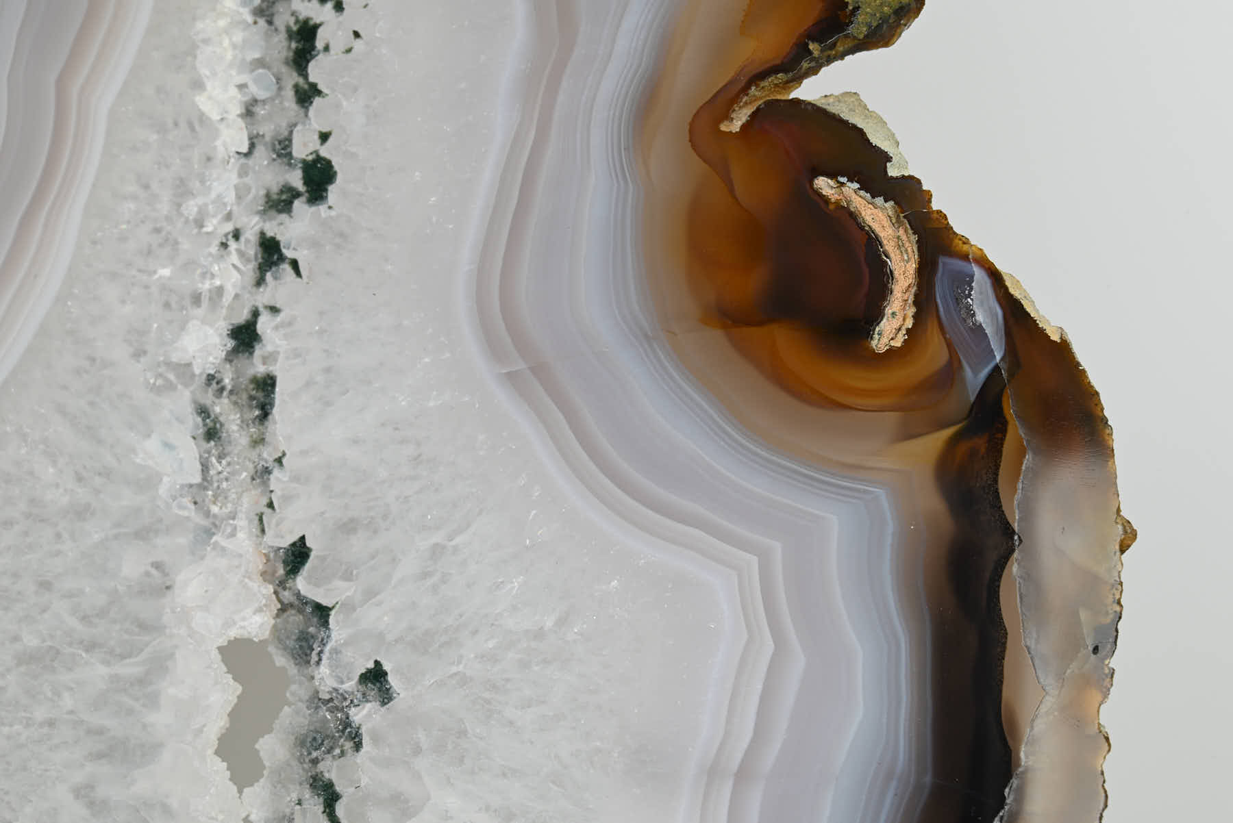 Natural Agate Butterfly on Stand - 2.54kg and 43cm Tall - #BUNATU-10008